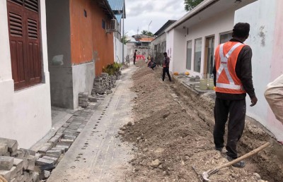 އައްޑޫގައި ފަހުން ހެދި މަގުތައް އަލުން ކޮންނަން ޖެހިއްޖެ