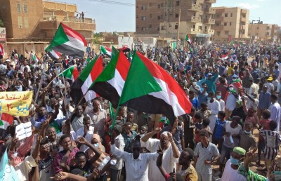 ސޫދާންގެ ފަނޑިޔާރުން ވެސް މަދަނީ ބަސްނޭހުމަކަށް