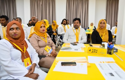 ސަރުކާރުން އުޅެނީ ކައުންސިލަތަކަށް އޮންނަ އިތުބާރު ގެއްލުވާލަން: ފައްޔާޒު
