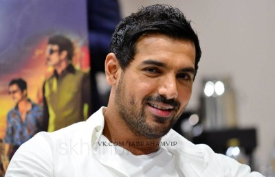 ޖޯން ބޮލީވުޑަށް ނެރުނު ބަޓް ކޭމްޕްގެ ފިލްމަކަށް އަލުން އޭނާ ދަނީ