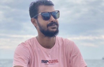 ފައިސާއަށް ހިޔާނާތްތެރިވި ކަމުގެ ތުހުމަތުގައި ހޭންޑްބޯޅައިގެ ޖީއެސް އަންވަރު މަގާމުން ވަކިކޮށްފި