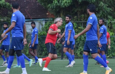 ލަންކާގެ ދަނޑުގައި އެންމެ ރަނގަޅުވާނީ އުދުހިފައި އުޅުން: ކޯޗު