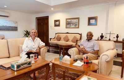 ނަޝީދުގެ ޔޫކޭ ވަކީލް ހަމަލާއާ ގުޅޭ ގޮތުން ރައީސްއާ މަޝްވަރާކުރައްވައިފި