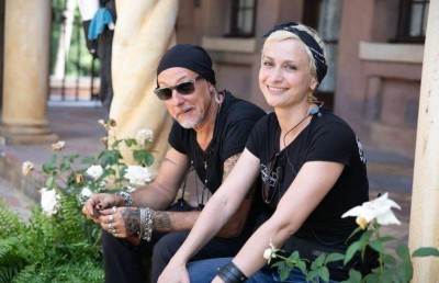 ފިލްމު ސެޓްގައި ހިނގި މަރާ ގުޅިގެން "ރަސްޓް" ގެ ޓީމަށް ކްރޫ މެމްބަރަކު ދައުވާކޮށްފި