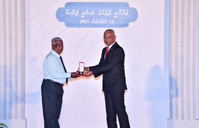 ދައުލަތަށް ހިދުމަތްކުރުމުގެ އިނާމު 117 ބޭފުޅަކަށް ދީފި