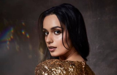 މިސް ވޯލްޑް މަނޫޝީ ބޮލީވުޑަށް ނެރޭ ފިލްމުގެ ޓީޒާއެއް ދައްކާލައިފި