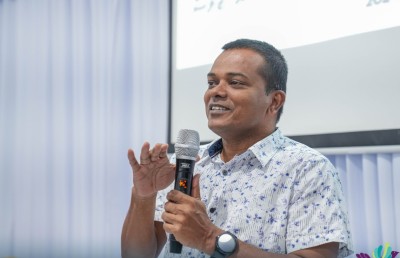 ސަރުކާރުތަކަށް މަސައްކަތް ކުރެވިއްޖެ، ދެން ބޭނުންވަނީ އައްޑޫ މީހުންގެ ހިއްސާ: މޭޔަރު