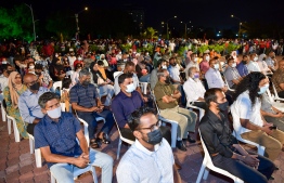 "މިއީ، މުޑުދާރު، ނުތާހިރު ތިން އަހަރު"