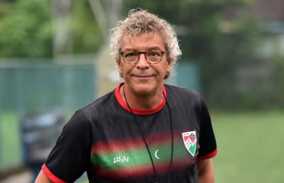 މުބާރާތުގައި ކުޅުންތެރިން ދަސްކުރީ މީގެކުރިން ނުކުރާ ކަންތައްތަކެއް: ކޯޗު