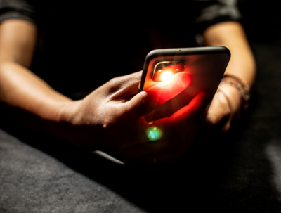 ސްމާޓްފޯނުގެ ކެމެރާ އާއި ފްލެޝްއިން ލޭގައި ހުންނަ އޮކްސިޖަންގެ މިންވަރު ދެނެގަނެވިދާނެ: ދިރާސާ