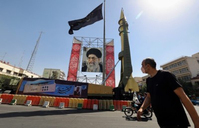 އިޒްރޭލުގެ ހަމަލާއަކީ ނުބައިކޮށް ޖެހި ހިސާބެއް: ޚާމަނާއީ