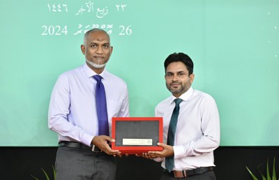 ރައީސްގެ ބައްޕާފުޅު އަލްމަރުހޫމް ޝައިހް ހުސެއިންއަށް ހައި ކޯޓުގެ އެވޯޑެއް