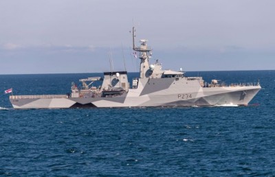 އިނގިރޭސި ފައިޓަރު ބޯޓެއް ކަނޑަށް ވެއްޓިއްޖެ