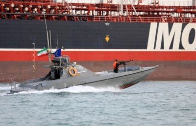 ވަގަށް ތެޔޮ ބޭރުކުރި ޓޭންކަރެއް އީރާނުން ހިފަހައްޓައިފި