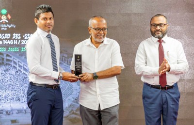 ހައްޖާއި އުމްރާއަށް މީހުން ގެންދާ ކުންފުނިތަކަށް އެވޯޑް ދޭން ފަށަނީ