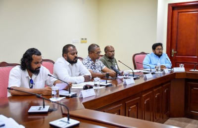 ސަރުކާރުން ޓެކްސީގެ ހިދުމަތަށް ނުކުތުން ހުއްޓުވައިދޭން ޑްރައިވަރުން އެދިއްޖެ