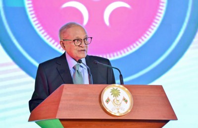 ކުއްލި ނުރައްކަލަށް ދިވެހިން ތިބެން ޖެހޭނީ ހޭލާ: މައުމޫން