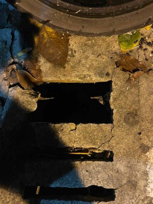 ހަލާކުވެފައިވާ ކާނުގަނޑަކަށް ފައިވަދެ، ކުޑަކުއްޖަކަށް ބޮޑު އަނިޔާއެއް ލިބިއްޖެ