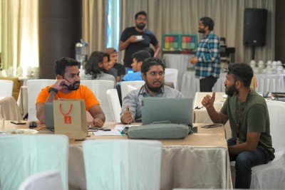 ޕްރޮގްރާމަރުންނާއި ޑިވެލޮޕަރުން ބައިވެރިވާ ބީއެމްއެލްގެ ހެކަތަން ފަށައިގެން ކުރިއަށް