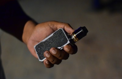 ވޭޕް މަނާކޮށް، ދުންފަތް ގަނެވޭ އުމުރު މަތިކުރުމުގެ ބިލް ކޮމިޓީން ފާސްކޮށްފި