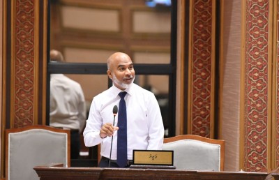 ތައުލީމީ ދާއިރާގެ 300 އެއްހާ މުވައްޒަފުންނަށް ހެއްކެއް ނެތި އަދަބު ދީފައިވޭ: މިނިސްޓަރު