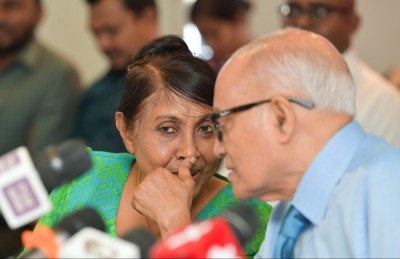 މައުމޫނާއި ނަސްރީނާގެ ލޯބި ދެމެހެއްޓުމުގެ ސިއްރަކީ "އެހެންދިމާއަކަށް" ނުބެލުން