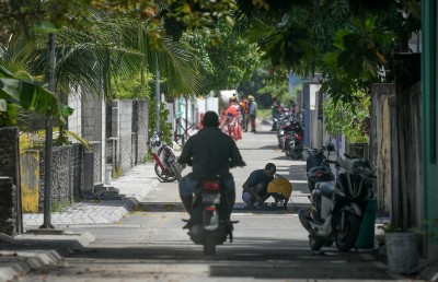 ހަރަދު ނުދޭ ބައްޕައަކު ޖަލަށްލައި އެކައުންޓް ފްރީޒްކޮށް ޕާސްޕޯޓް ހިފަހައްޓައިފި