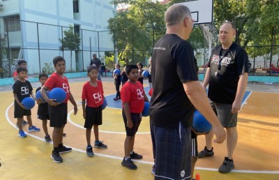 ރާއްޖޭގެ 14 ކުޅުންތެރިންނަށް އެމެރިކާގައި ބާސްކެޓްބޯޅަ ޓްރޭނިން ހެދުމުގެ ފުރުސަތު