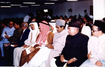 މައުމޫން ލޯބިން ބިނާކުރެއްވި އިސްލާމީ ލޭންޑްމާކަށް 40 އަހަރު