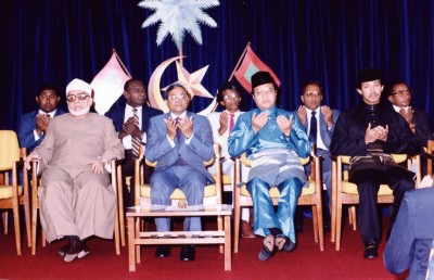 މައުމޫން ލޯބިން ބިނާކުރެއްވި އިސްލާމީ ލޭންޑްމާކަށް 40 އަހަރު