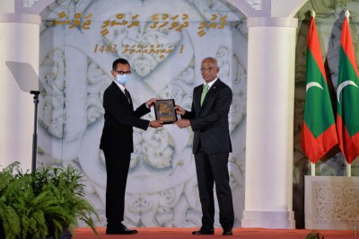 މި އަހަރު ޝަރަފުވެރިކަމުގެ އިނާމް 10 ބޭފުޅަކަށް