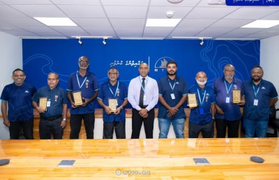 ދައުލަތަށް ހިދުމަތްކުރުމުގެ އެވޯޑު ލިބުނު އެމްޓީސީސީގެ މުވައްޒަފުންނާ އެމްޑީ ބައްދަލު ކުރައްވައިފި