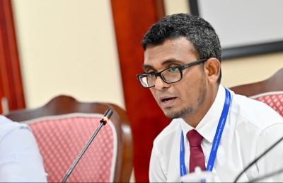 ބަޖެޓް ސަޕޯޓަށް ބޭރުން ލޯނު ނުލިބިއްޖެނަމަ ރިޒާވަށް އަސަރު ކުރާނެ: މުނައްވަރު