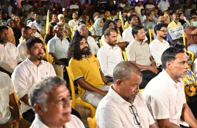 ސަރުކާރަށް އަހަރެއްވީ އިރު ކުރެވެނު އެއްވެސް ކަމެއް ނެތް: އާޒިމް