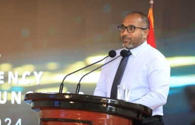 ކުއްލި ހާލަތުގައި އެހީ ހޯދަން ދެން ގުޅަން ޖެހޭނީ 911 އަށް