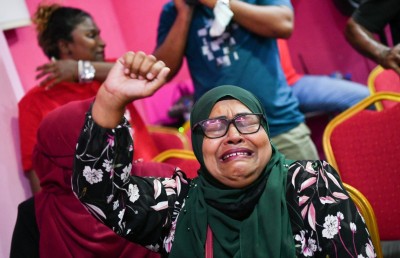 ސަޕޯޓަރުންނާއި ލީޑަޝިޕް އުފަލުގެ ކަރުނައިގައި!