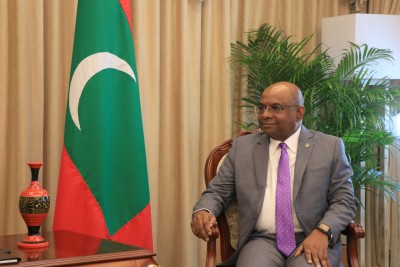 ރަސްމީ ދަތުރުފުޅެއްގައި ފޮރިން މިނިސްޓަރު އިނގިރޭސިވިލާތަށް