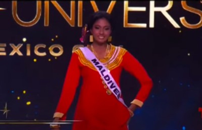 މިސް ޔުނިވާސްގައި ޝައިނާ ދުނިޔެއަށް ދައްކާލީ ދިވެހި ލިބާސް