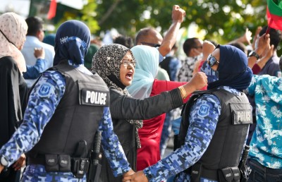 ޔާމީންގެ ސިޔާސީ ކުރިމަގާ ގުޅިފައިވާ ހުކުމުގެ އިންތިޒާރުގައި އެންމެން