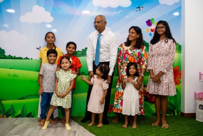 ސްޓެލްކޯގެ ޗައިލްޑް ކެއާ ސެންޓަރަށް ރައީސްގެ ދެކަނބަލުން ޒިޔަރާތްކުރައްވައިފި