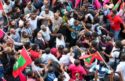 ސިޔާސީ ރޭސް ބަދަލުވެ، ކުޅިގަނޑު ފެށިއްޖެ!