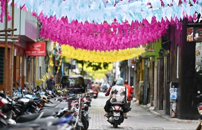 އުވާލާ ޕާޓީތަކުގެ ކުލަ ބޭނުންކުރުން މަނާކުރާ ބިލް ތަސްދީގު ކުރައްވައިފި