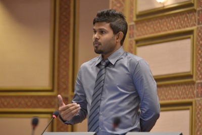 ޓެކްސް ބިލާ އެއްކޮޅަށް ޕީޕީއެމްގެ މެމްބަރު ހުސައިން ވޯޓު ދިނުމާ ގުޅިގެން އަދި ފިޔަވަޅެއް ނާޅަން: އާދަމް ޝަރީފް