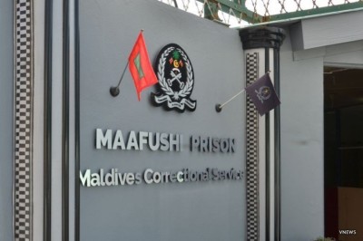 ޖަލަށް މަސްތުވާތަކެތި ވައްދަން އުޅެނިކޮށް ކަރެކްޝަންގެ އޮފިސަރެއް ހައްޔަރުކޮށްފި