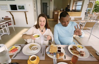 ހަނީމޫން ދަތުރުން ރާއްޖެ ޕްރޮމޯޓްކުރާ ދެމަފިރިން