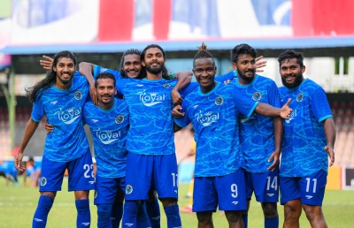 ކޯފީގެ ހެޓްރިކުން ފުވައްމުލަކުން ގޯލްޑް ކަޕް ޑޮމިނޭޓް ކުރަނީ