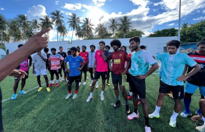 ގުރައިދޫގެ ޝަޔާމް؛ ބައްޕަގެ ފަރާތުން ވާރުތަވި ކެޕްޓަން ބޭންޑްގައި ގޯލްޑް ކަޕަށް