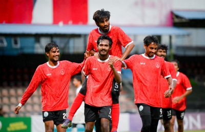 އައްޔަގެ ހެޓްރިކުން ތުޅާދުއާ ދެކޮޅަށް އޭދަފުއްޓަށް ފަސް ލަނޑުގެ މޮޅެއް