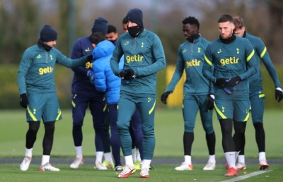 އަށް ކުޅުންތެރިޔަކަށް ކޮވިޑު ޖެހި، ޓޮޓެންހަމް މެޗު ފަސްކޮށްފި