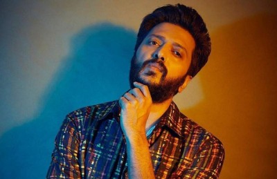 އެކްޓަރު ރިތޭޝް ޑައިރެކްޝަނަށް